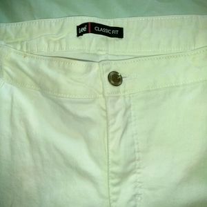 Lee Classic Fit..22" Wide 44" Waist